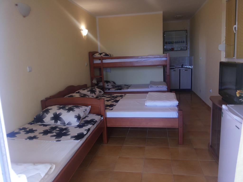 Apartments And Studios Anicic يوتجيها الغرفة الصورة