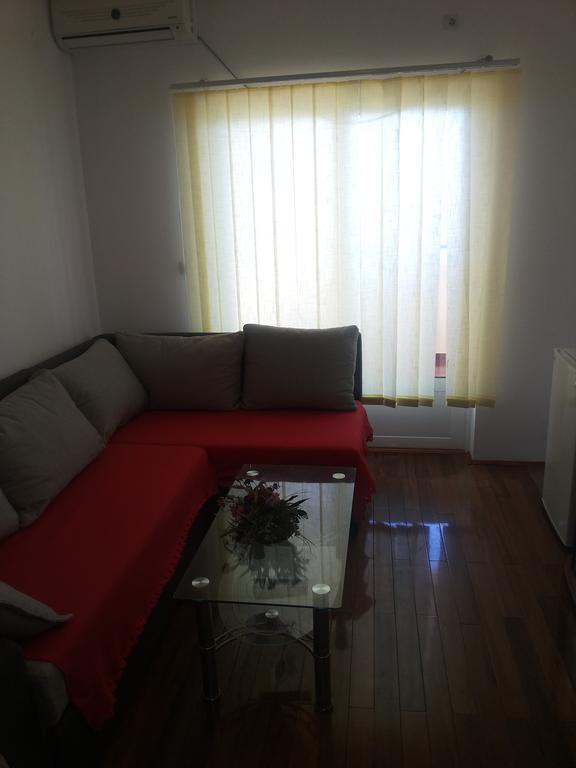 Apartments And Studios Anicic يوتجيها المظهر الخارجي الصورة